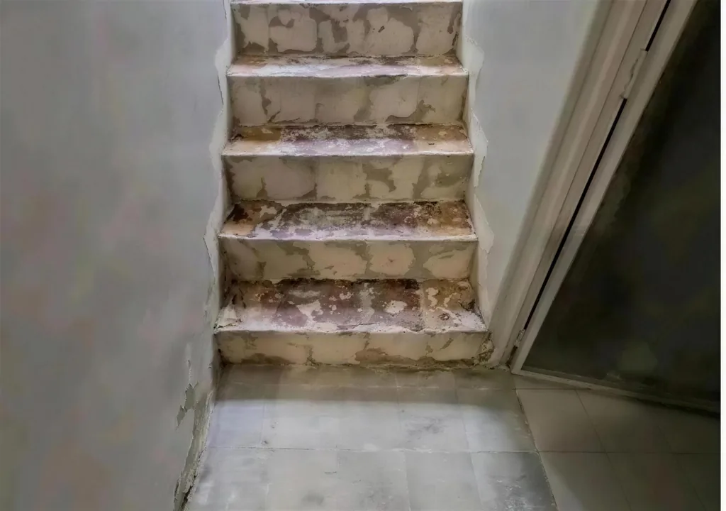 Escalier avant rénovation