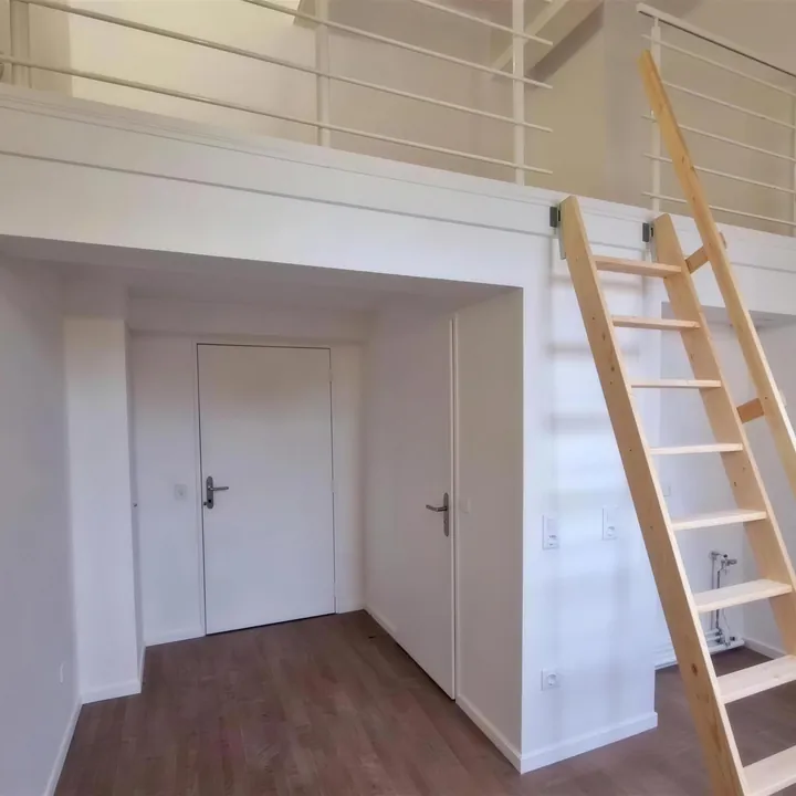 Mezzanine, escalier bois et garde-corps inox
