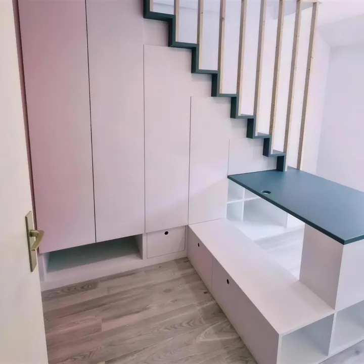 Chambre sous combles et escalier design