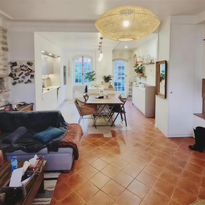 Séjour et salle à manger, sol clair