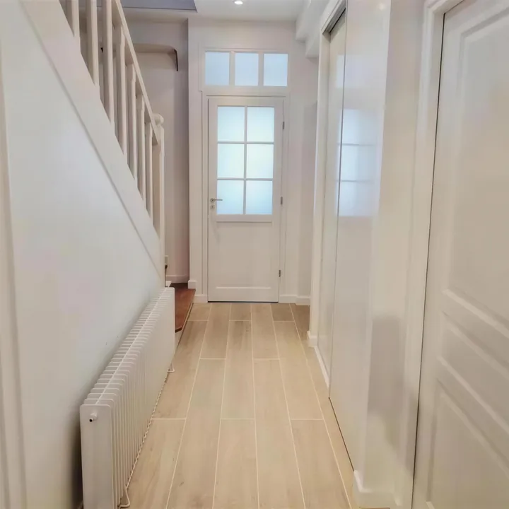 Couloir et WC, parquet et faïence